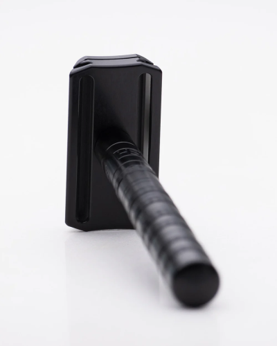 Т-образная бритва с закрытым срезом Henson Jet Black Medium (средняя агрессивность) фото 3